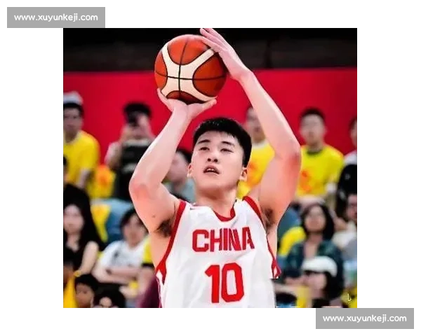 男篮迎战乌克兰:攻防对决与团队意志的全面较量与赛场风云解读 男篮迎战乌克兰:攻防对决与团队意志的全面较量与赛场风云解读